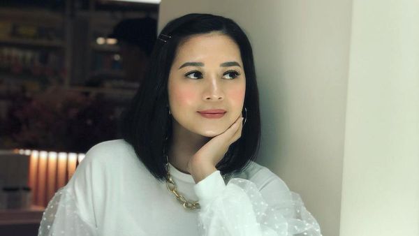 Foto: Beauty Influencer Heny Harun Ultah ke-46, Wajah Mudanya Disebut Vampire