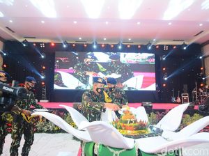 HUT ke-75, Brimob Jatim Akan Terus Bantu Pemerintah Tangani COVID-19