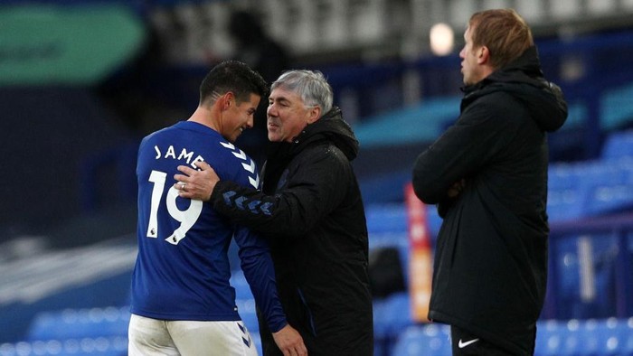 James Rodriguez LIVERPOOL, ENGLAND - OCTOBER 03: Carlo Ancelotti, Manager of Everton talks to James Rodriguez of Everton during the Premier League match between Everton and Brighton & Hove Albion at Goodison Park on October 03, 2020 in Liverpool, England. Sporting stadiums around the UK remain under strict restrictions due to the Coronavirus Pandemic as Government social distancing laws prohibit fans inside venues resulting in games being played behind closed doors. (Photo by Jan Kruger/Getty Images)