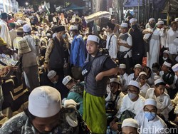 5 Kerumunan Heboh Saat Pandemi, McD Sarinah hingga Hajatan Habib Rizieq