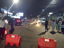 Massa Habib Rizieq Penuhi Jl KS Tubun, Lalu Lintas Ditutup Total Malam Ini