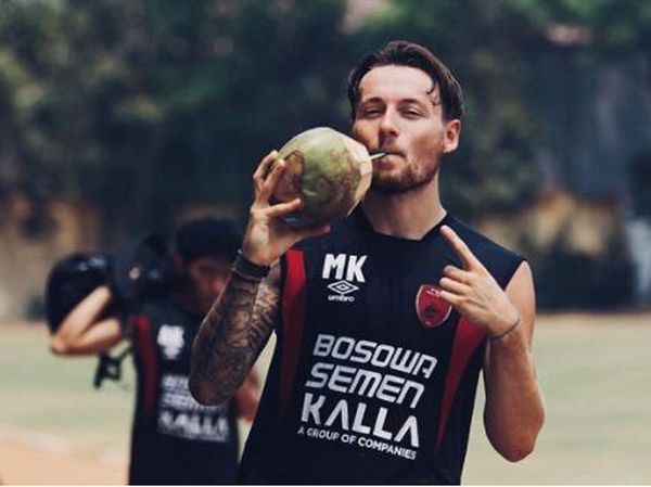 10 Pose Kulineran Marc Klok yang Sudah Resmi Jadi WNI