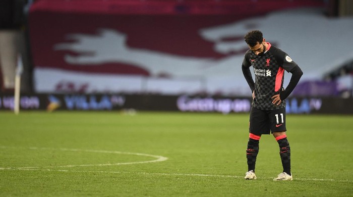 BIRMINGHAM, ENGLAND - OCTOBER 04: Mohamed Salah of Liverpool reacts during the Premier League match between Aston Villa and Liverpool at Villa Park on October 04, 2020 in Birmingham, England. Sporting stadiums around the UK remain under strict restrictions due to the Coronavirus Pandemic as Government social distancing laws prohibit fans inside venues resulting in games being played behind closed doors. (Photo by Peter Powell - Pool/Getty Images)