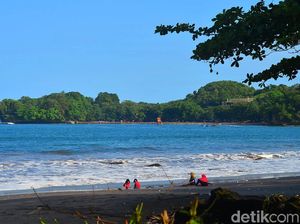 Buntut Kerumunan dan Pengunjung Tidak Bermasker, Pantai Batukaras Ditutup Sampai Senin