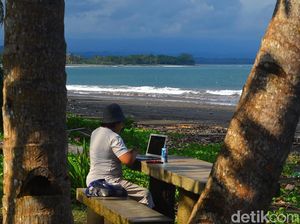 Jelajah Suara: Deburan Ombak Pantai Batukaras Pangandaran