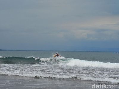 Potret Indahnya Pantai Batukaras di Pangandaran