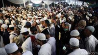 Potret Kerumunan Tanpa Jarak di Acara Maulid-Pernikahan Putri Habib Rizieq