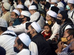 Habib Rizieq Didenda Rp 50 Juta karena Kerumunan, Ini 2 Aturan yang Dilanggar