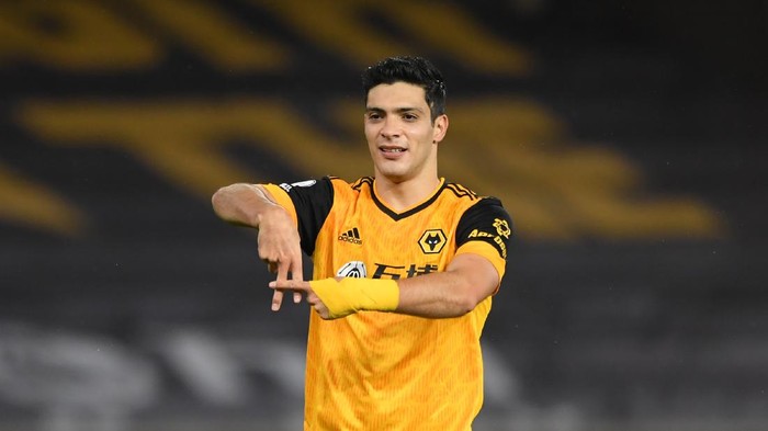 WOLVERHAMPTON, ENGLAND - OCTOBER 25: Raul Jimenez of Wolverhampton Wanderers celebrates after scoring his sides first goal during the Premier League match between Wolverhampton Wanderers and Newcastle United at Molineux on October 25, 2020 in Wolverhampton, England. Sporting stadiums around the UK remain under strict restrictions due to the Coronavirus Pandemic as Government social distancing laws prohibit fans inside venues resulting in games being played behind closed doors. (Photo by Stu Forster/Getty Images)