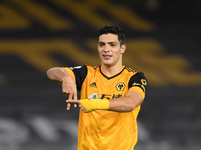 WOLVERHAMPTON, ENGLAND - OCTOBER 25: Raul Jimenez of Wolverhampton Wanderers celebrates after scoring his sides first goal during the Premier League match between Wolverhampton Wanderers and Newcastle United at Molineux on October 25, 2020 in Wolverhampton, England. Sporting stadiums around the UK remain under strict restrictions due to the Coronavirus Pandemic as Government social distancing laws prohibit fans inside venues resulting in games being played behind closed doors. (Photo by Stu Forster/Getty Images)