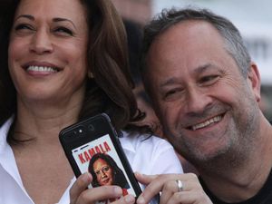 Suami Kamala Harris Akan Jadi Second Gentleman Pertama di AS, Apa Tugasnya?
