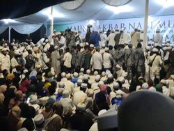 Habib Rizieq Langsungkan Akad Nikah Putrinya di Panggung KS Tubun