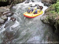 Memacu Adrenalin dengan Arung Jeram di Sungai Pekalen