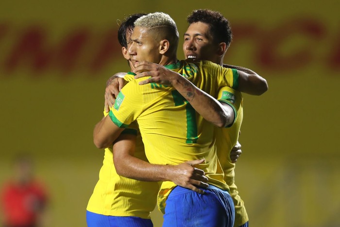 SAO PAULO, BRAZIL - NOVEMBER 13: Roberto Firmino #20 of Brazil celebrates  after scoring the first goal of his team during a match between Brazil and Venezuela as part of South American Qualifiers for World Cup FIFA Qatar 2022 at Morumbi Stadium on November 13, 2020 in Sao Paulo, Brazil. (Photo by Fernando Bizerra-Pool/Getty Images)
