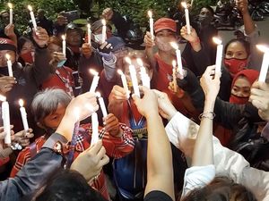 Laskar Nikita Mirzani Bikin Aksi Dukungan, Diusir karena Tak Izin Laskar Nikita Mirzani Bikin Aksi Dukungan, Diusir karena Tak Izin