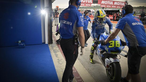Joan Mir pada babak kualifikasi MotoGP Valencia 2020.