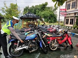 Konvoi Pakai Knalpot Brong, Belasan Pemuda di Klaten Ditilang Polisi