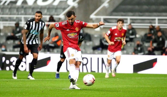 NEWCASTLE UPON TYNE, ENGLAND - OCTOBER 17: Bruno Fernandes of Manchester United takes a penalty and it is saved by Karl Darlow of Newcastle United (not pictured) during the Premier League match between Newcastle United and Manchester United at St. James Park on October 17, 2020 in Newcastle upon Tyne, England. Sporting stadiums around the UK remain under strict restrictions due to the Coronavirus Pandemic as Government social distancing laws prohibit fans inside venues resulting in games being played behind closed doors. (Photo by Alex Pantling/Getty Images)