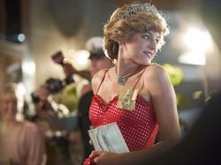 Emma Corrin Jadi Aktris Serial TV Terbaik Golden Globes 2021