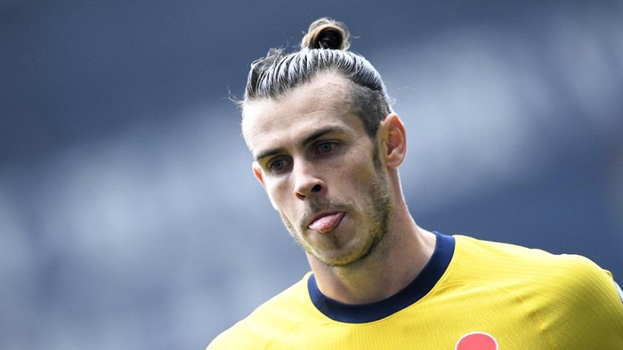 Tottenhams Gareth Bale gestures during the English Premier League soccer match between West Bromwich Albion and Tottenham Hotspur at the Hawthorns in West Bromwich, England, Sunday, Nov. 8, 2020. (Peter Powell/Pool via AP)