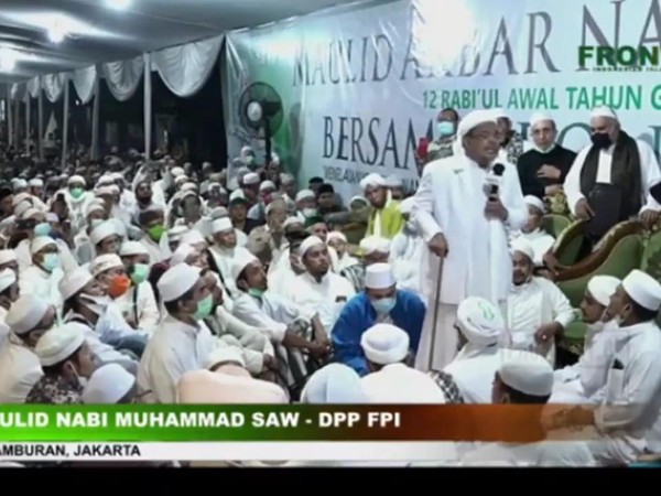Habib Rizieq dalam acara Maulid Nabi di Petamburan, Sabtu (14/11) (YouTube FrontTV) Habib Rizieq dalam acara Maulid Nabi di Petamburan, Sabtu (14/11) (YouTube FrontTV)