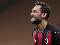 Rumor Transfer: Inter dan Juventus Incar Calhanoglu