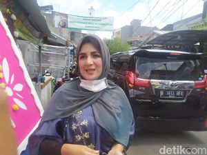 Istri Fadel Muhammad Hadiri Resepsi Pernikahan Putri Habib Rizieq Istri Fadel Muhammad Hadiri Resepsi Pernikahan Putri Habib Rizieq