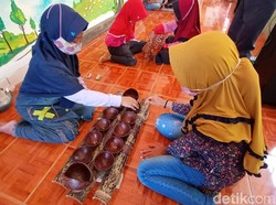 Keseruan Anak-anak Main Dolanan Tradisional di Tengah Gempuran Gadget