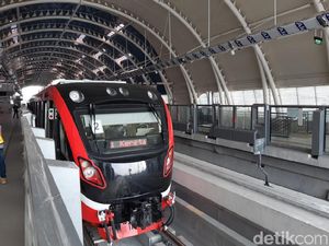 Kesan Budi Karya Naik LRT Jabodebek: Bangga!