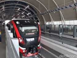 Kesan Budi Karya Naik LRT Jabodebek: Bangga!