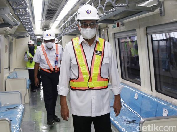 Momen Budi Karya Jajal LRT Jabodebek