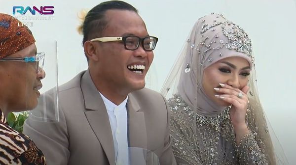 Foto-foto Momen Pernikahan Sule dan Nathalie Holscher