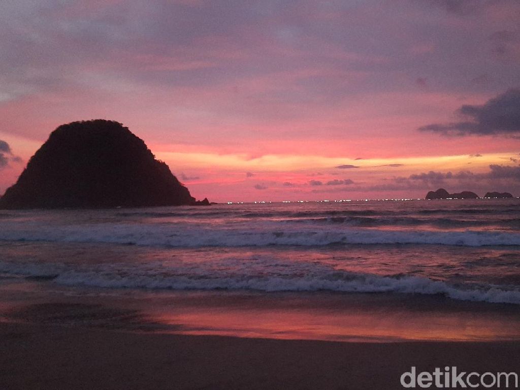 Cantiknya Sunset di Pulau Merah Banyuwangi Cantiknya Sunset di Pulau Merah Banyuwangi