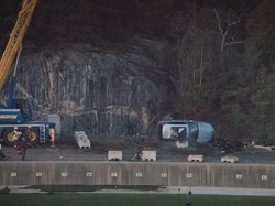 Puluhan Mobil Volvo Dijatuhkan dari Ketinggian 30 Meter, Buat Apa Ya?