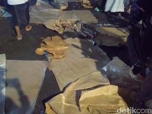 Sampah Berserakan di Sejumlah Titik Usai Maulid Bersama Habib Rizieq Sampah Berserakan di Sejumlah Titik Usai Maulid Bersama Habib Rizieq