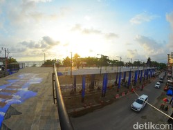 Skywalk Jadi Spot Foto Hits di Pantai Pangandaran