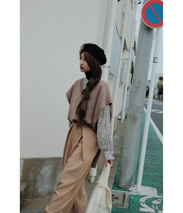 Smart casual style menjadi tema penampilan Aufa. Sumber: Instagram @aufatokyo Rahmalia Aufa Yazid Aufa Tokyo