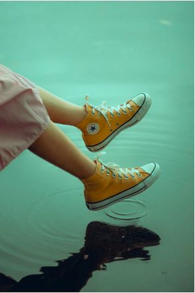 Sneakers/pexels.com jenis sepatu sneakers