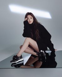 Gaya Busana Chic Ala Song Hye Kyo Dari Chika Jessica