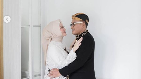 7 Foto Prewedding Sule dan Nathalie Holscher, Saling Tatap Penuh Cinta