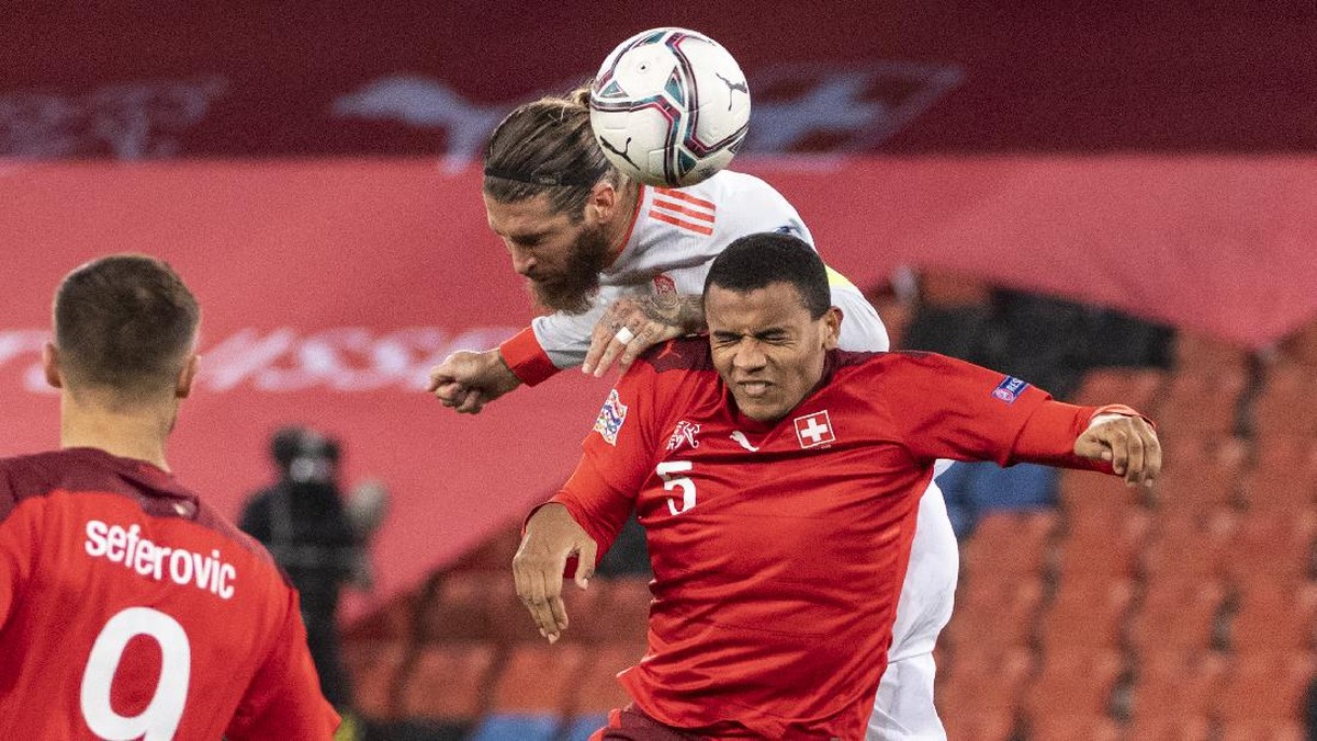 Laga UEFA Nations League antara Swiss vs Spanyol berakhir 1-1. (Foto: AP/Alessandro della Valle)