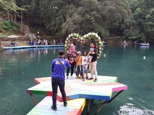 Melihat Talaga Biru Cicerem, Objek Wisata Terpopuler di Kuningan