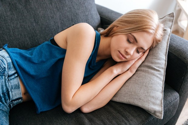 Atur alarm, tutup mata, ambil napas dalam, lalu terlelap.