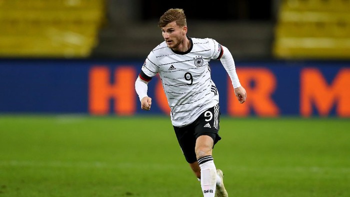 COLOGNE, GERMANY - OCTOBER 13: Timo Werner of Germany controls the ball during the UEFA Nations League group stage match between Germany and Switzerland at RheinEnergieStadion on October 13, 2020 in Cologne, Germany. Football Stadiums around Europe remain empty due to the Coronavirus Pandemic as Government social distancing laws prohibit fans inside venues resulting in fixtures being played behind closed doors.  (Photo by Martin Rose/Getty Images)