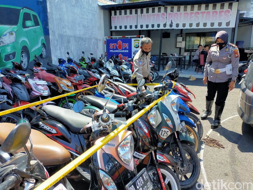 18 motor ditahan polisi di Makassar karena kerap dipakai freestyle hingga ugal-ugalan di jalan raya (Ibnu Munsir-detikcom).