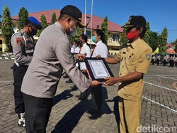 Ungkap Pembunuhan Dalam 6 Jam, 5 Polisi dan Kades di Situbondo Raih Penghargaan