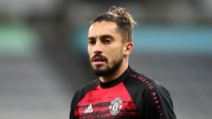 NEWCASTLE UPON TYNE, ENGLAND - OCTOBER 17: Alex Telles of Manchester United warms up prior to the Premier League match between Newcastle United and Manchester United at St. James Park on October 17, 2020 in Newcastle upon Tyne, England. Sporting stadiums around the UK remain under strict restrictions due to the Coronavirus Pandemic as Government social distancing laws prohibit fans inside venues resulting in games being played behind closed doors. (Photo by Alex Pantling/Getty Images)