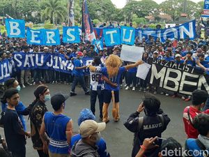 Aremania Minta Konflik 9 Tahun Dualisme Arema Dihentikan Aremania Minta Konflik 9 Tahun Dualisme Arema Dihentikan
