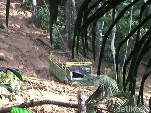 Detik-detik Longsor di Pacitan Menyeret Truk Sejauh 250 Meter