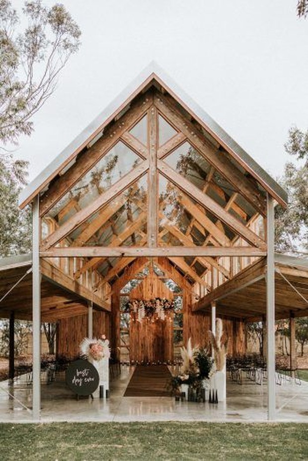 Karena pihak gedung akan memberikan time limit untuk penggunaan gedung tersebut.